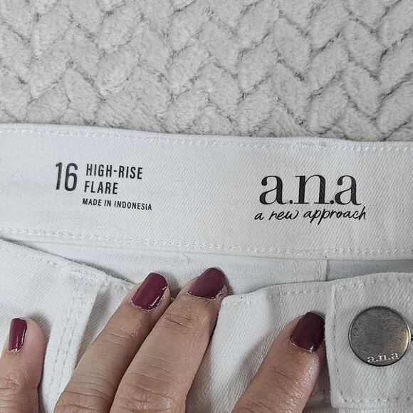 a.n.a. High Rise Flare Jeans Women Size 16 White Stretch Denim Y2K Minimalist - Picture 3 of 9